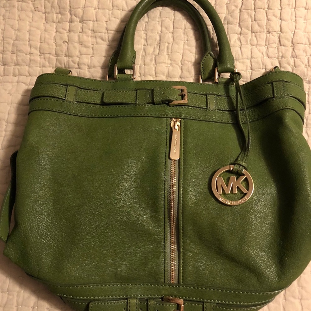 Michael Kors pocket book